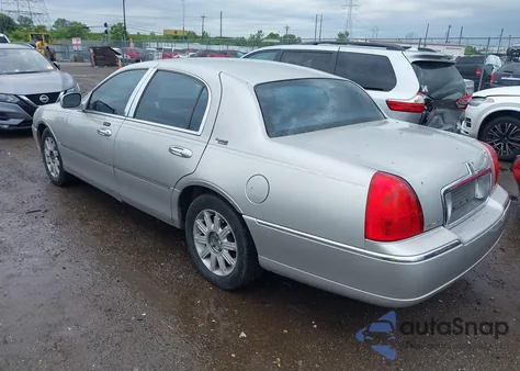 2007 Lincoln Town Car Signature Limited из США, поврежденный, VIN 1LNHM82W87Y639418
